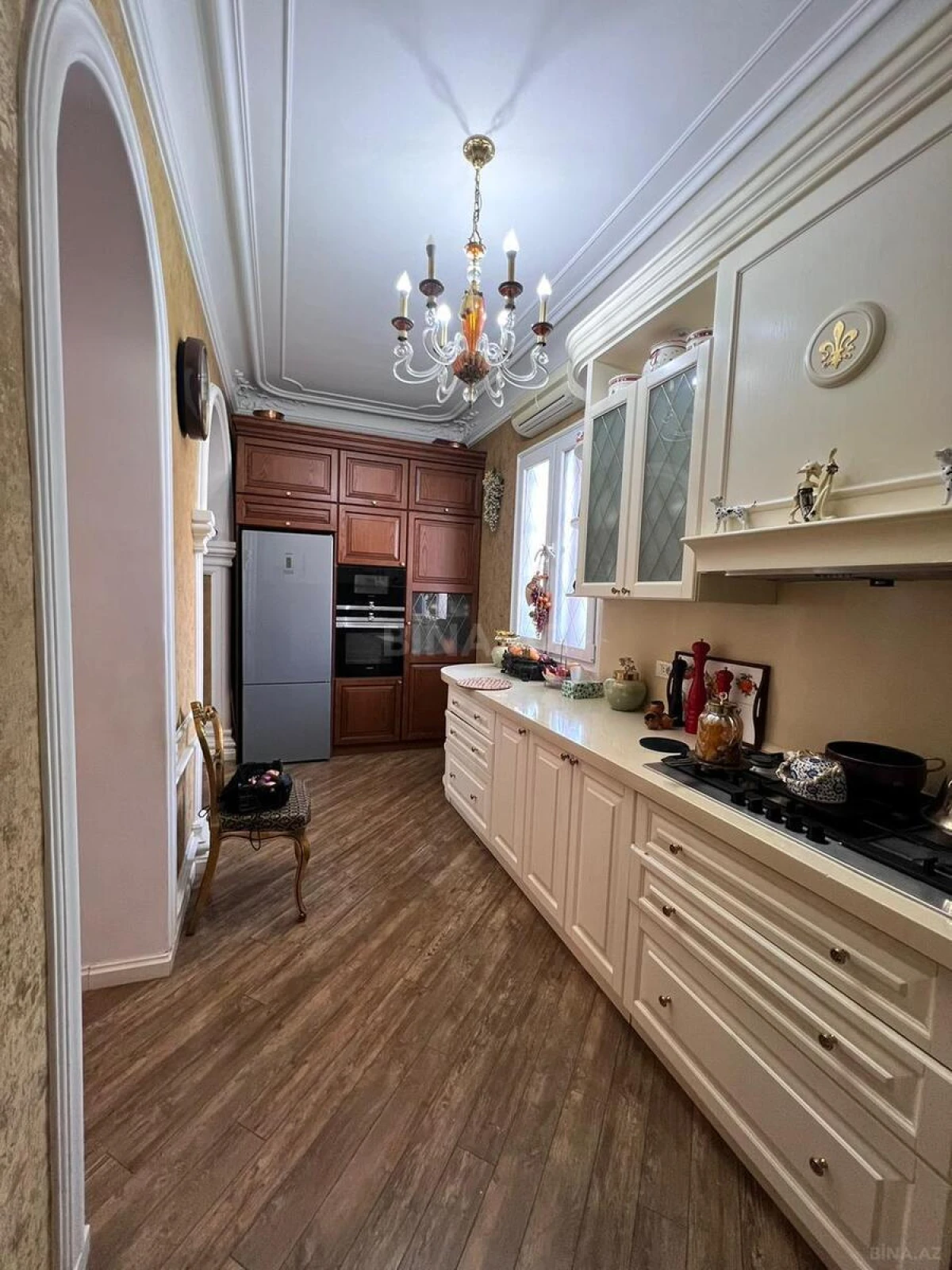 Satılır 4 otaqlı mənzil 160.3 m²
