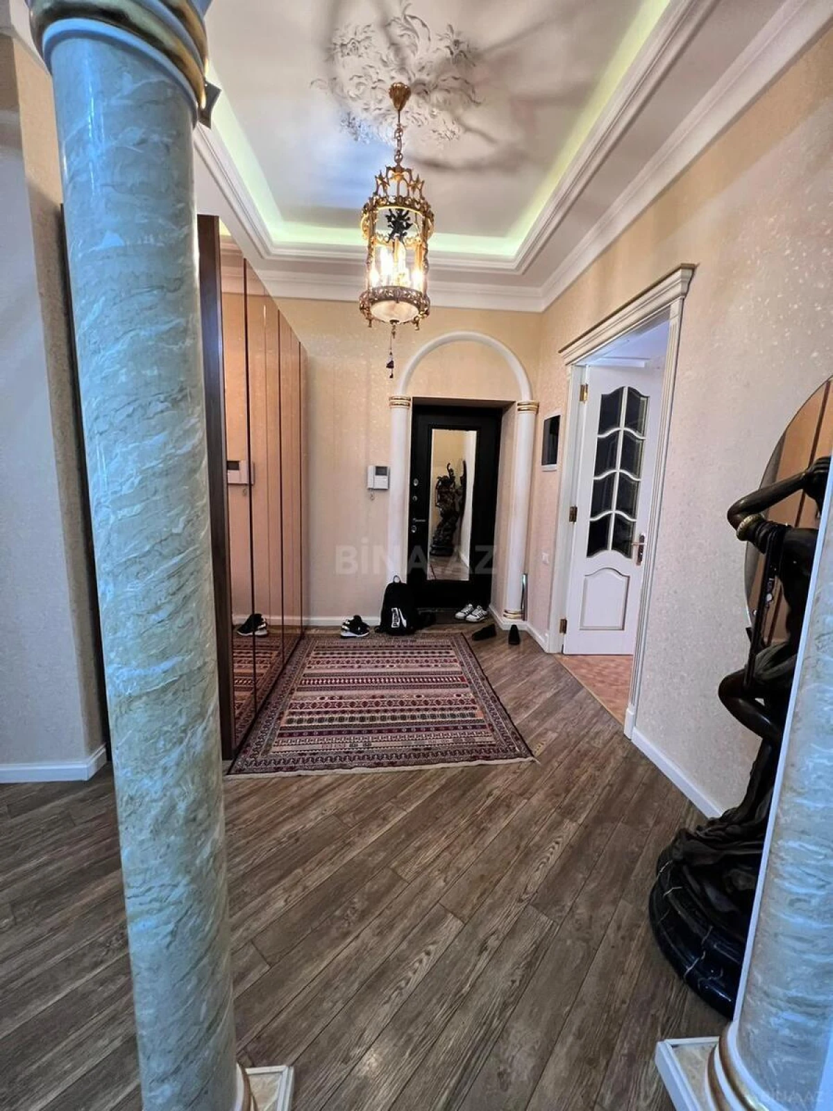 Satılır 4 otaqlı mənzil 160.3 m²