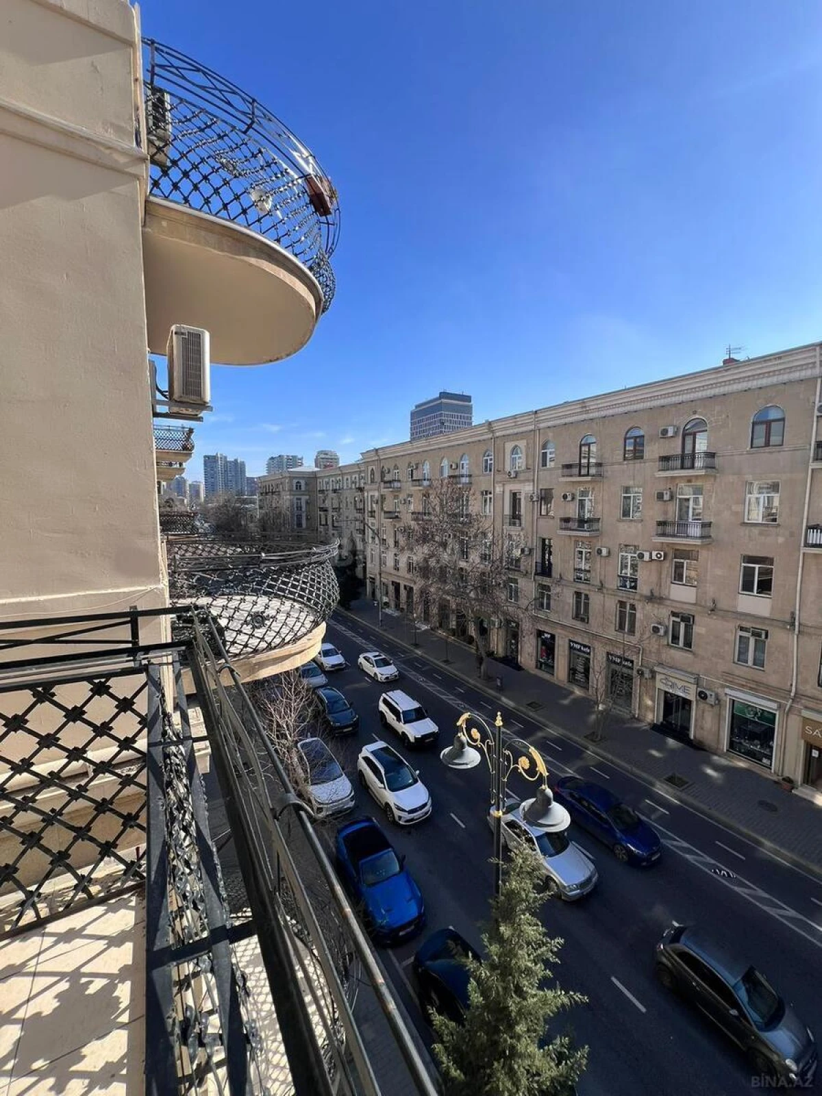 Satılır 4 otaqlı mənzil 160.3 m²