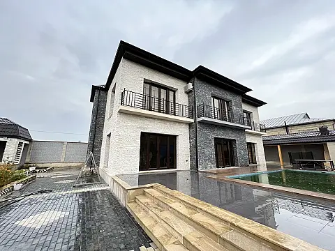 Satılır 8 otaqlı həyət evi 400 m²