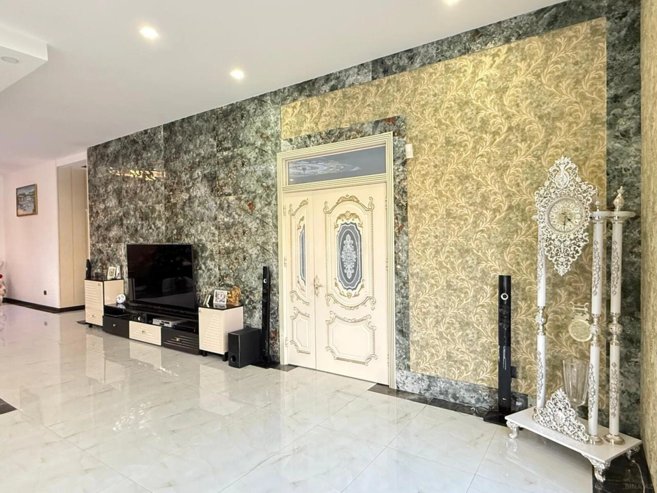 Satılır 8 otaqlı həyət evi 400 m²