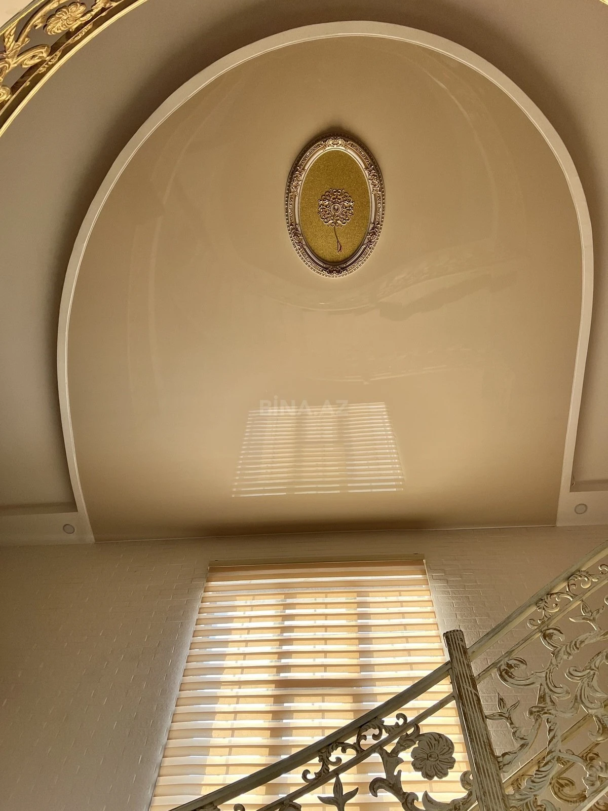 Satılır 8 otaqlı həyət evi 400 m²