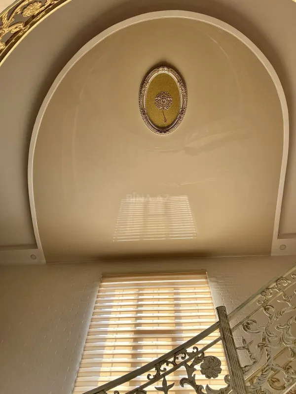 Satılır 8 otaqlı həyət evi 400 m²