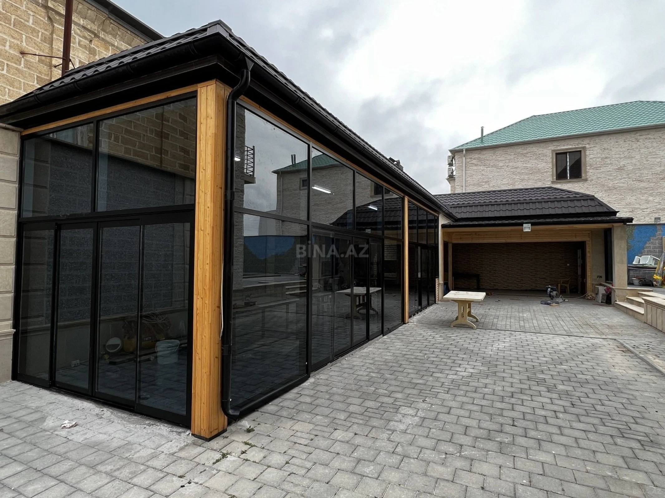 Satılır 8 otaqlı həyət evi 400 m²