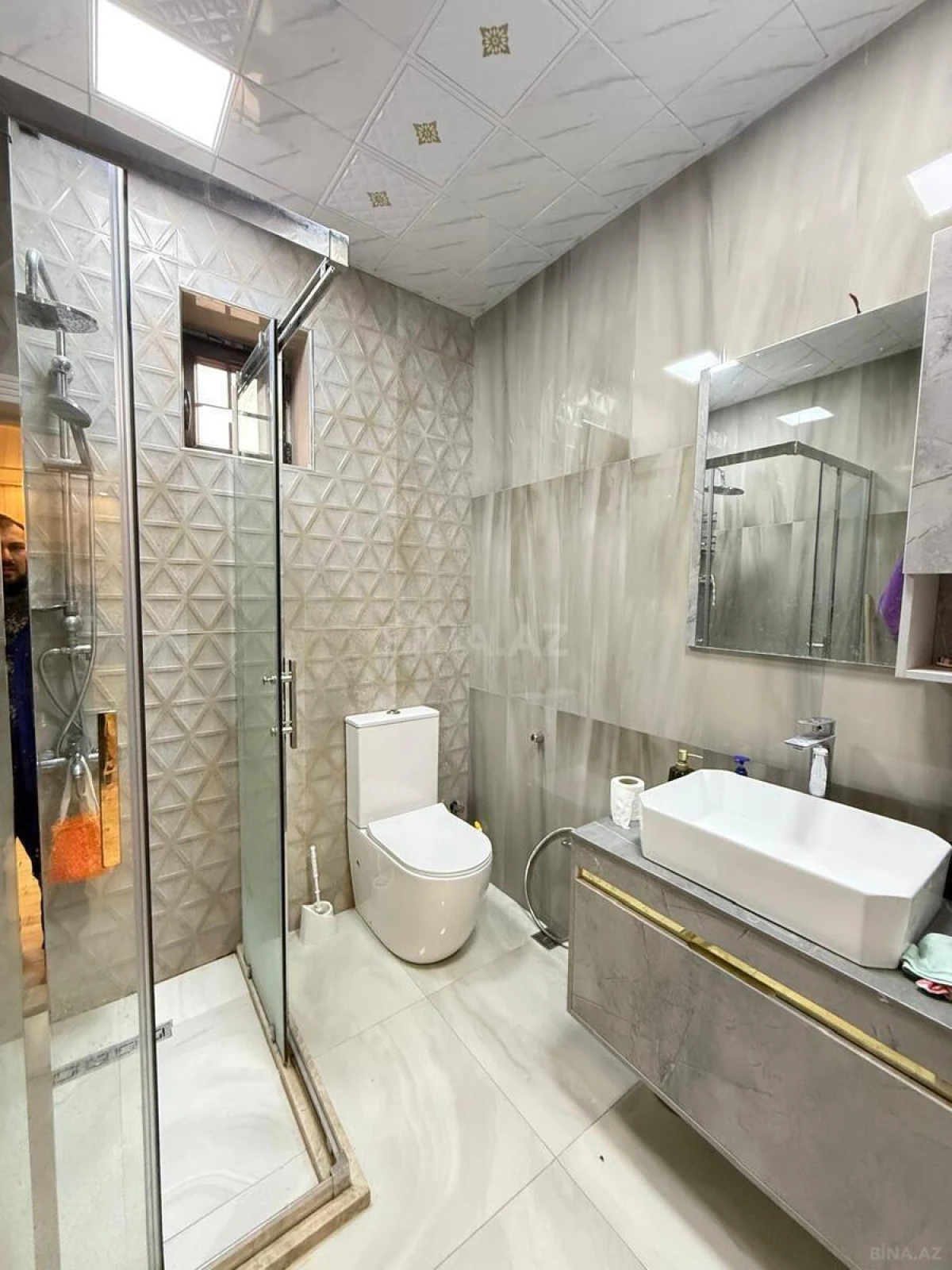 Satılır 8 otaqlı həyət evi 400 m²