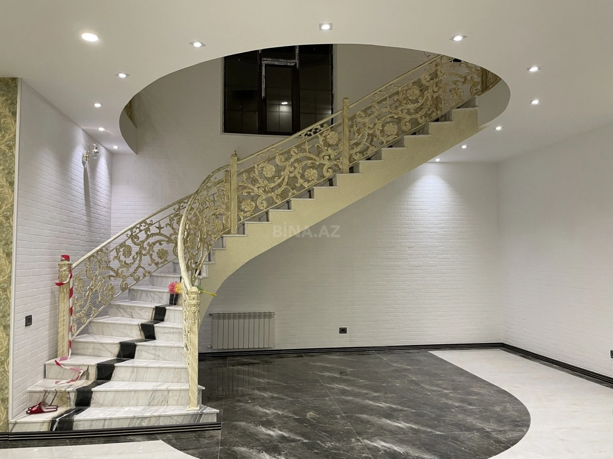 Satılır 8 otaqlı həyət evi 400 m²