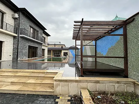 Satılır 8 otaqlı həyət evi 400 m²