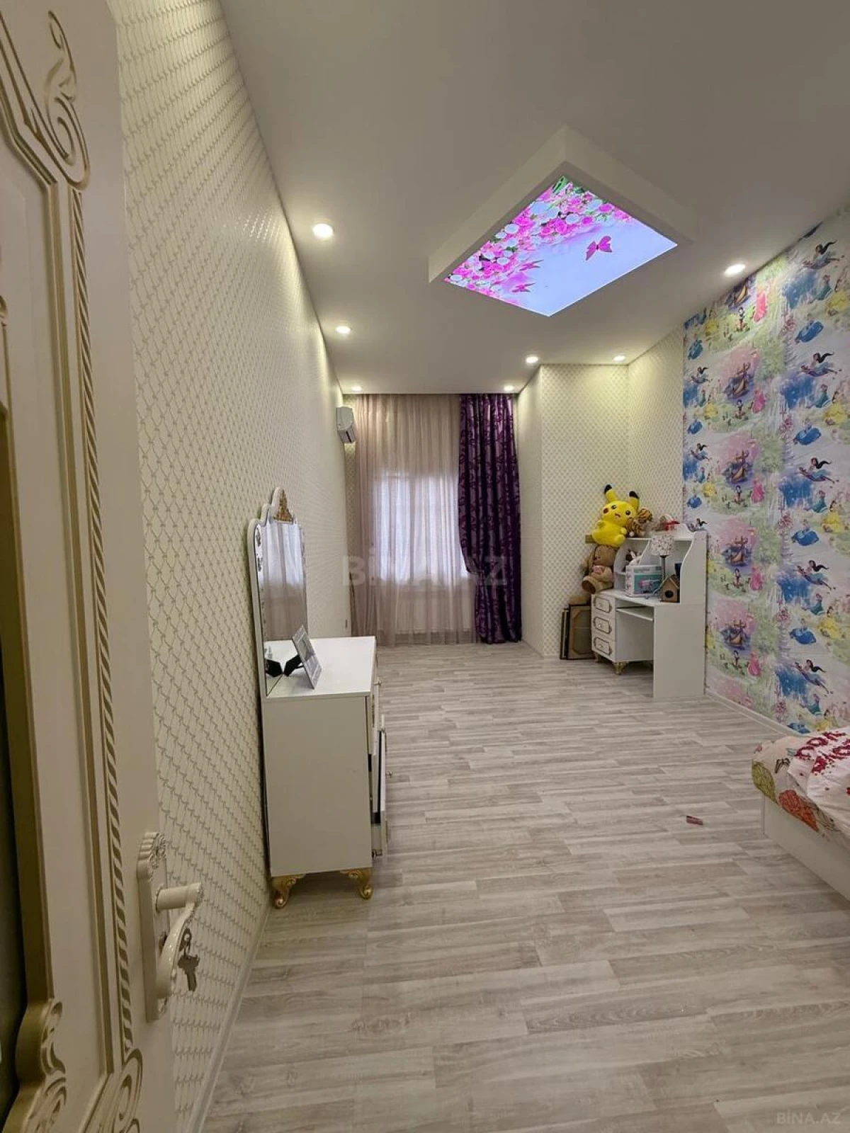 Satılır 8 otaqlı həyət evi 400 m²