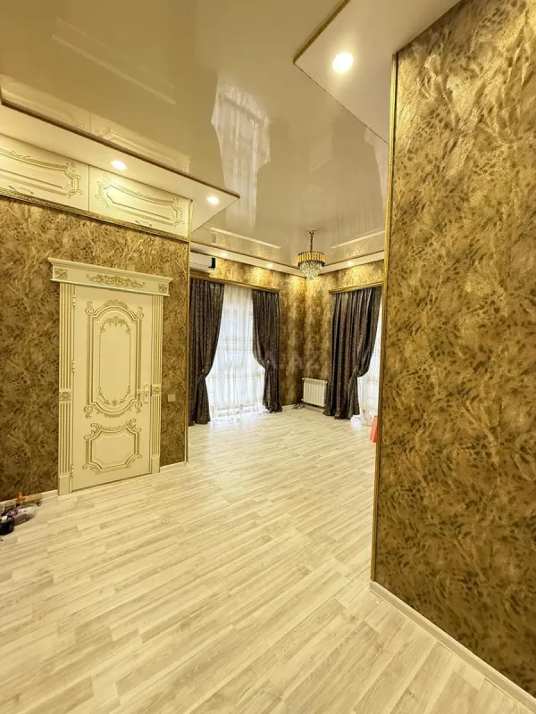 Satılır 8 otaqlı həyət evi 400 m²