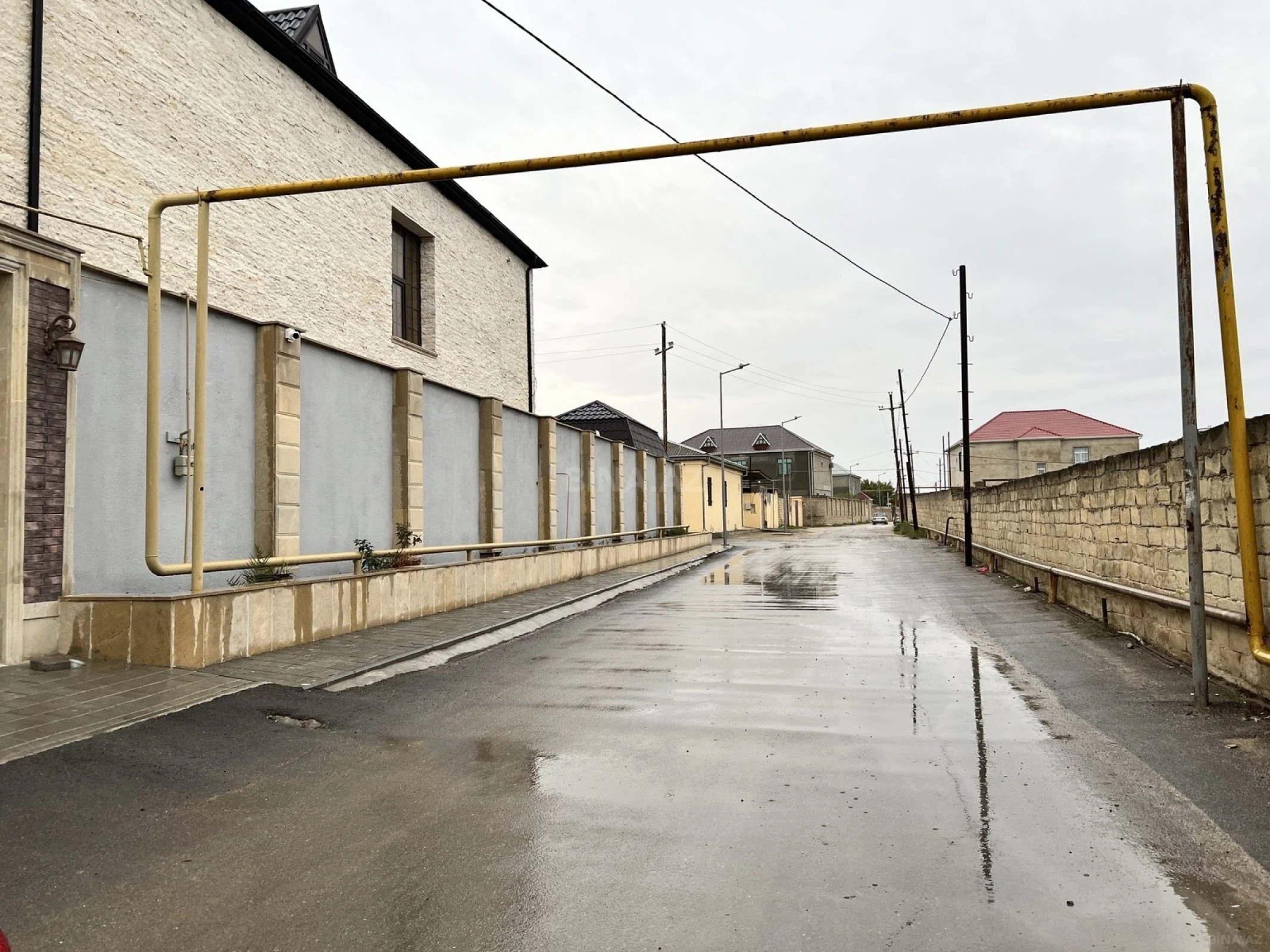 Satılır 8 otaqlı həyət evi 400 m²