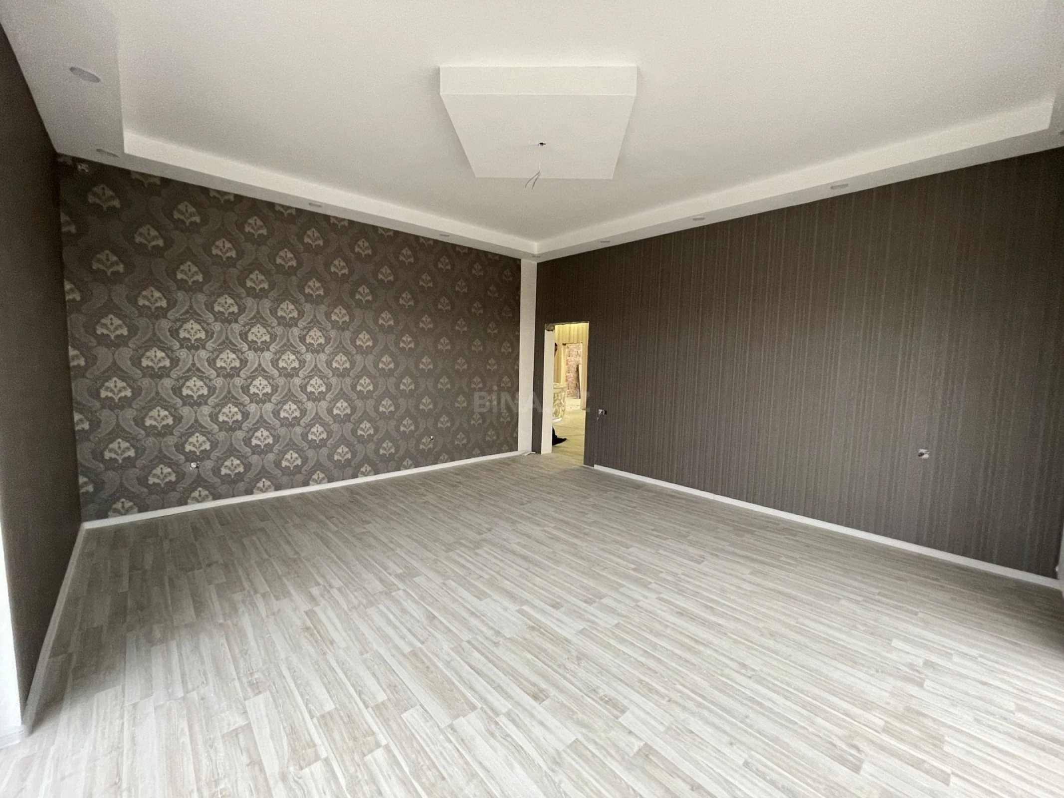 Satılır 8 otaqlı həyət evi 400 m²
