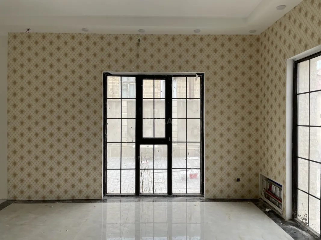 Satılır 8 otaqlı həyət evi 400 m²