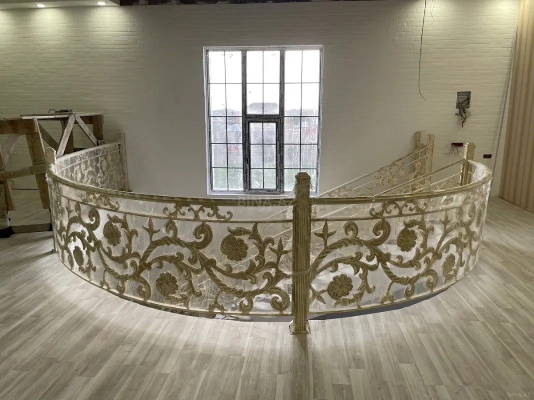 Satılır 8 otaqlı həyət evi 400 m²