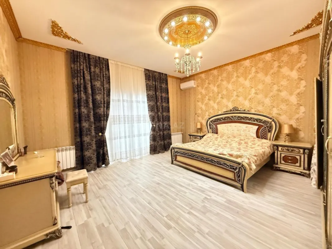 Satılır 8 otaqlı həyət evi 400 m²