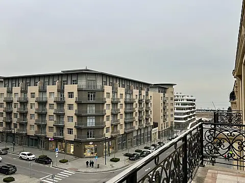 Kirayə verilir 3 otaqlı ofis 145 m²