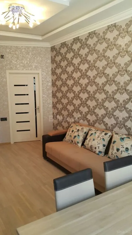 Kirayə verilir 2 otaqlı mənzil 62 m²