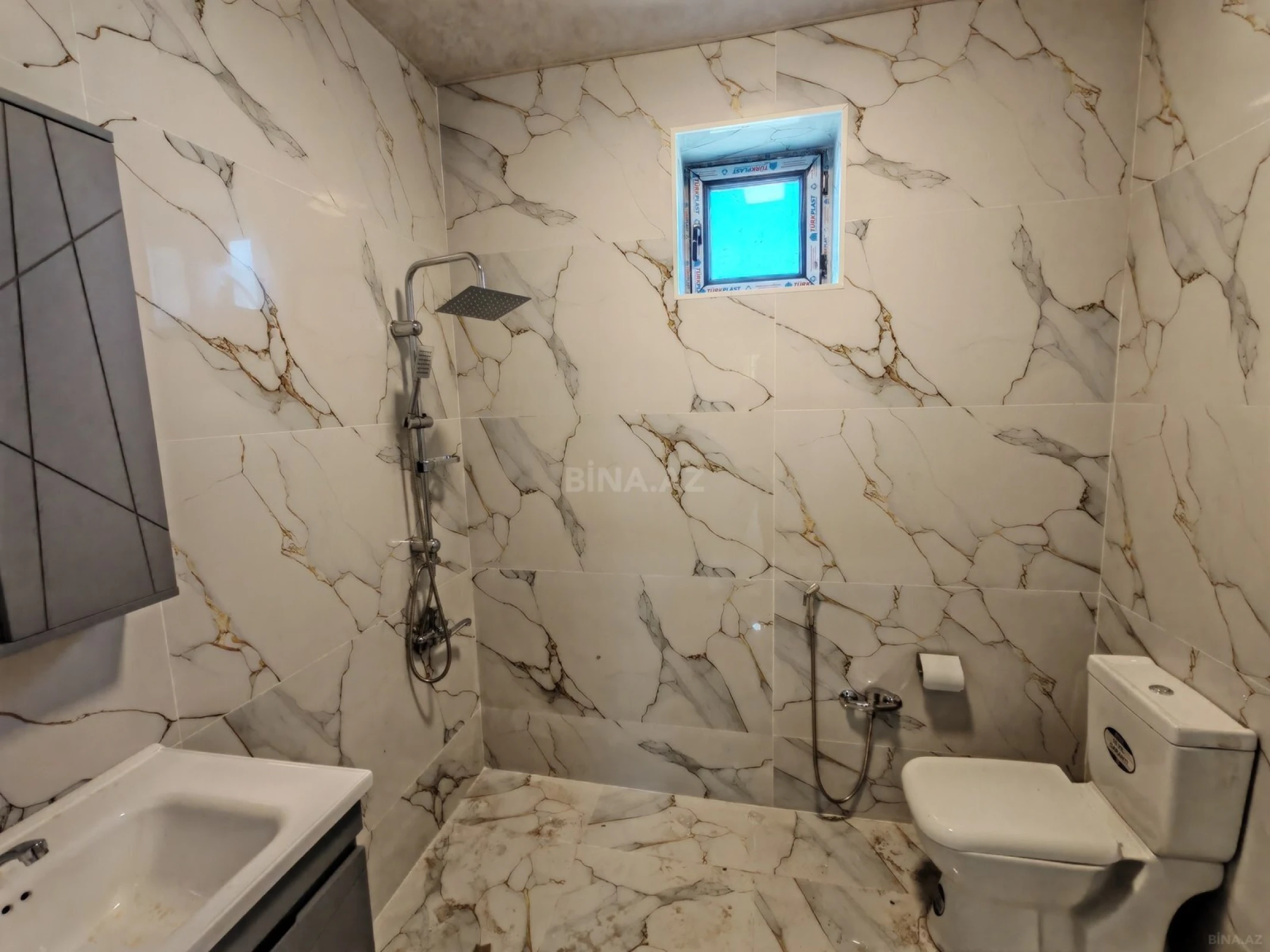 Satılır 5 otaqlı həyət evi 140 m²