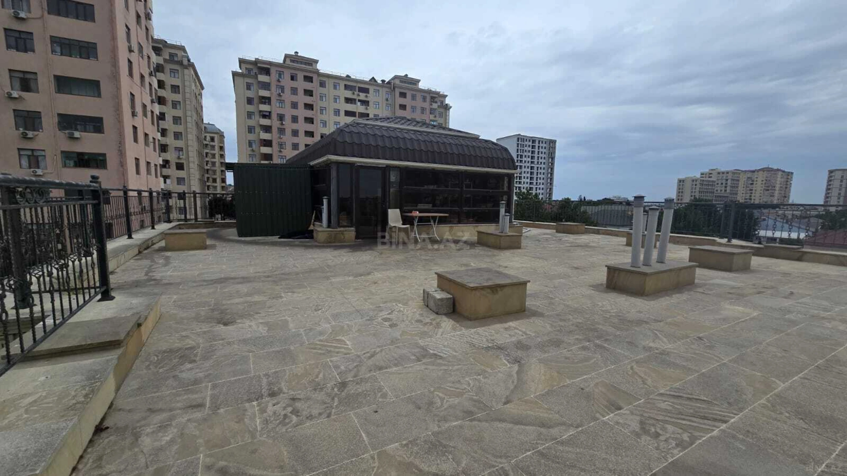 Satılır obyekt 1100 m²