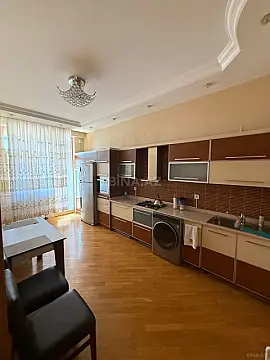 Kirayə verilir 2 otaqlı mənzil 96 m²