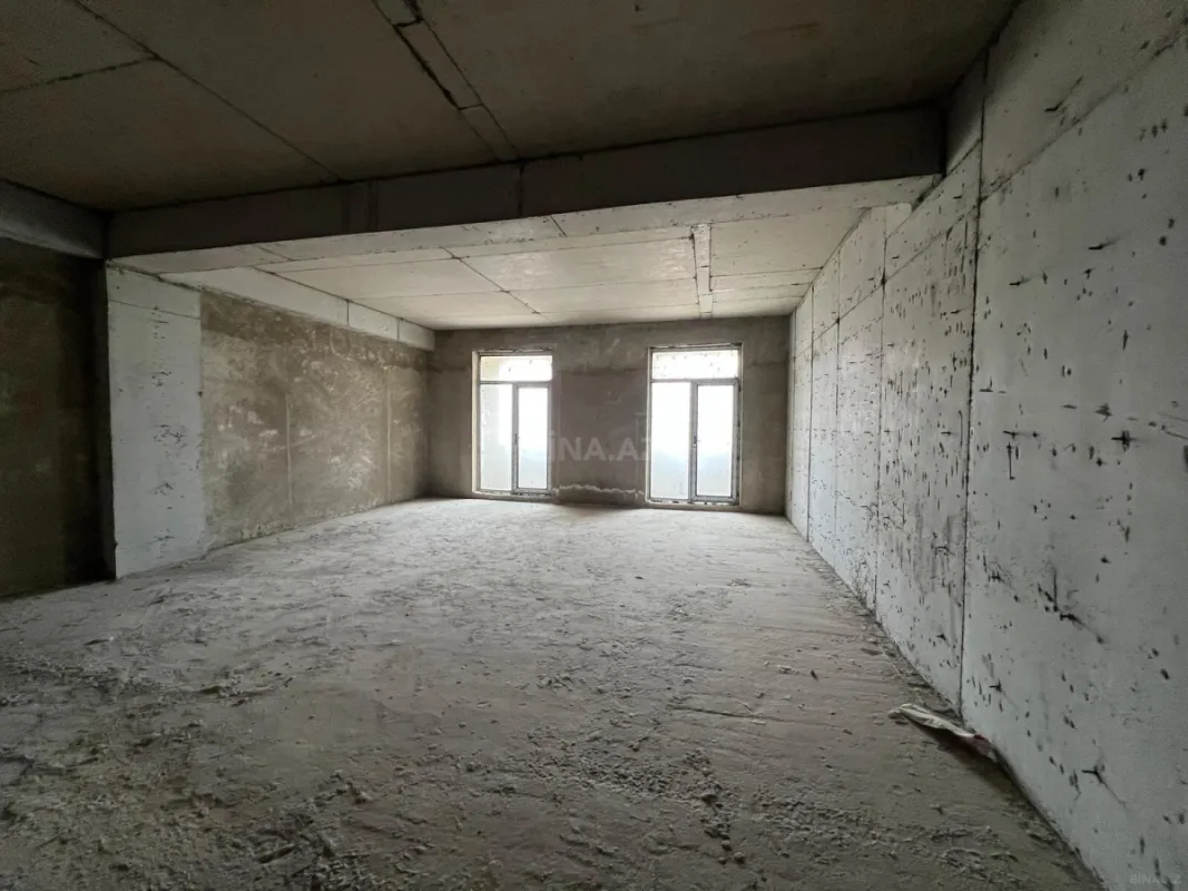 Satılır 4 otaqlı mənzil 172 m²