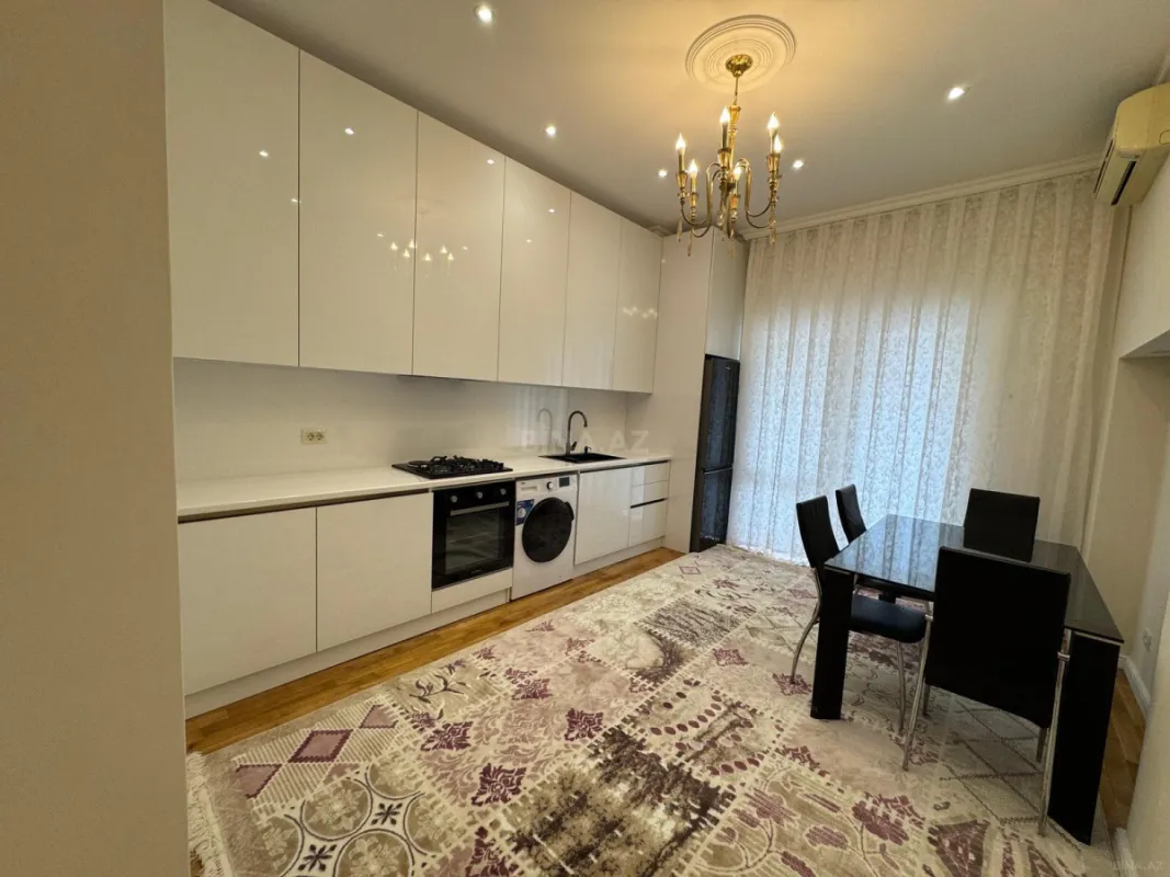 Satılır 4 otaqlı mənzil 223 m²