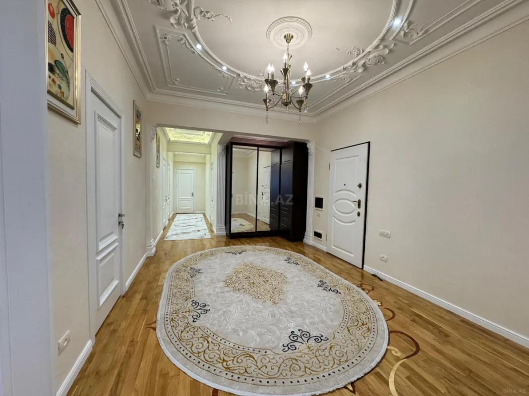 Satılır 4 otaqlı mənzil 223 m²