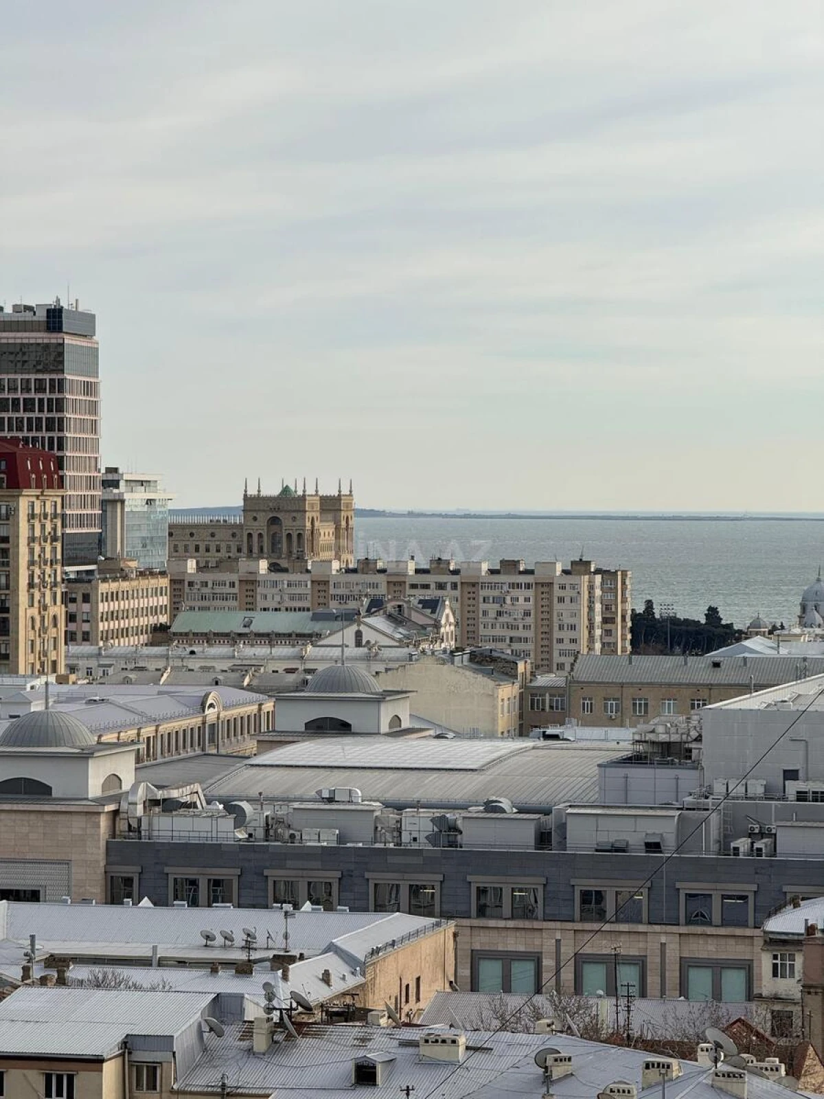 Satılır 4 otaqlı mənzil 223 m²