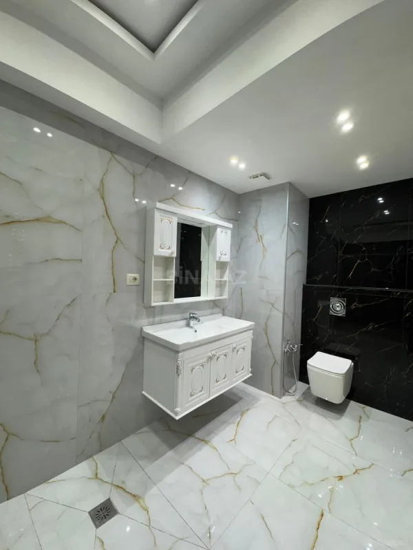 Satılır 4 otaqlı mənzil 223 m²