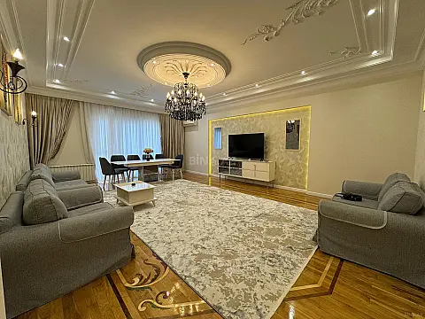 Satılır 4 otaqlı mənzil 223 m² — Bakı, İnşaatçılar 4 otaq 223.00 m²