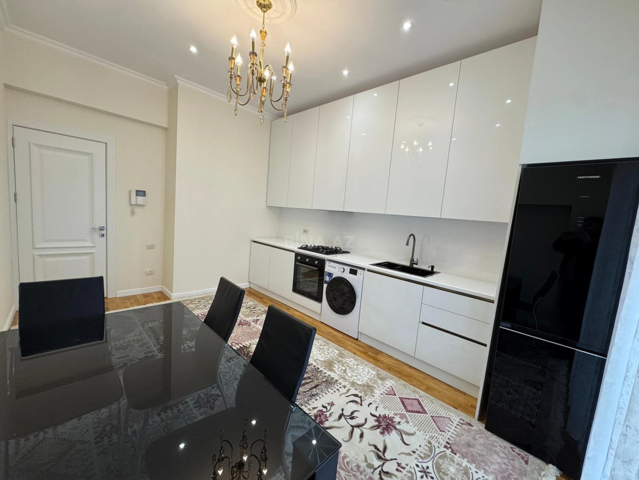 Satılır 4 otaqlı mənzil 223 m²