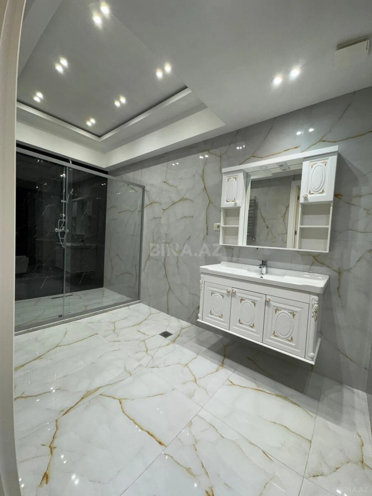 Satılır 4 otaqlı mənzil 223 m²