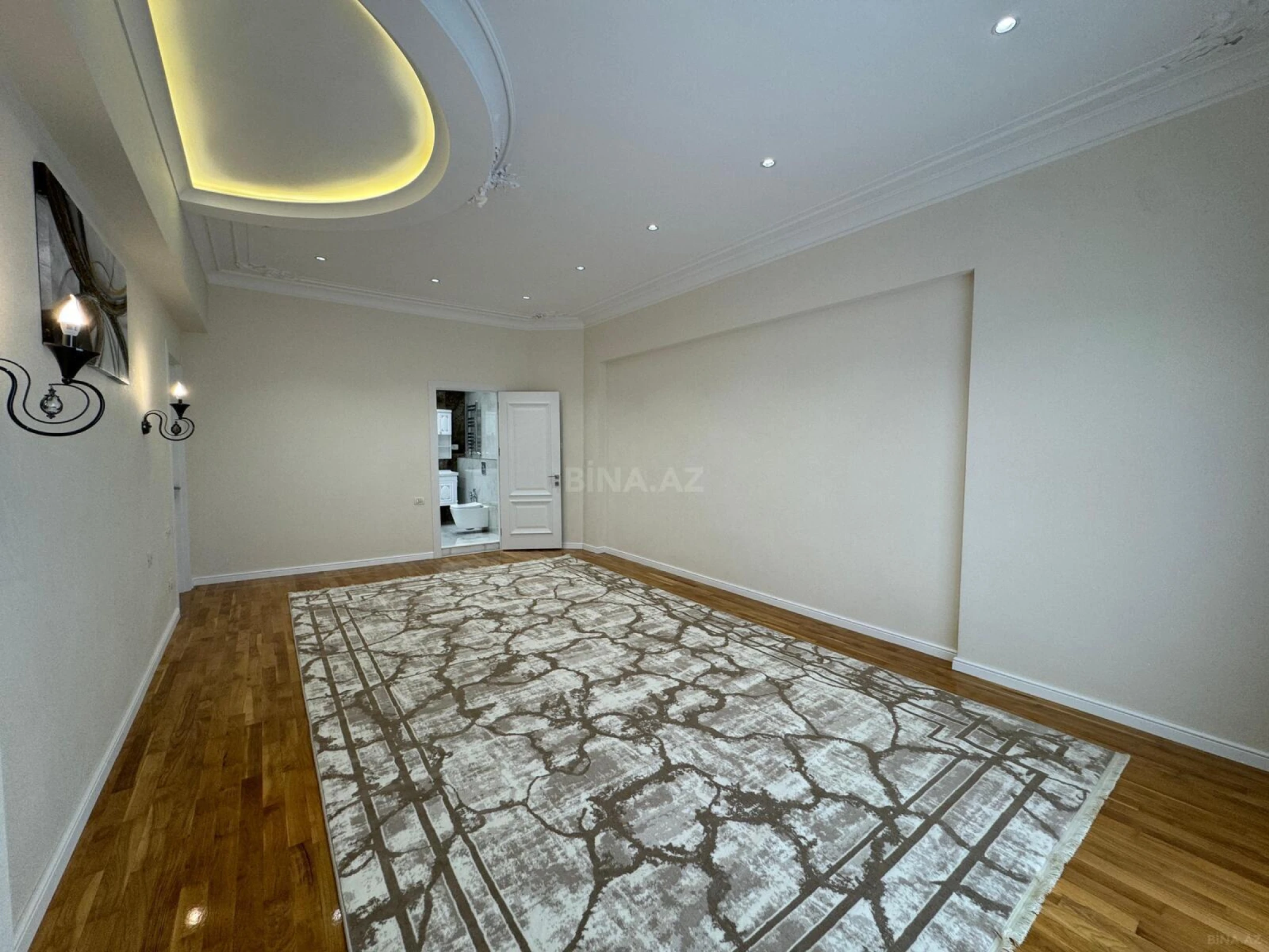 Satılır 4 otaqlı mənzil 223 m²