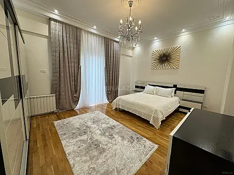 Satılır 4 otaqlı mənzil 223 m²