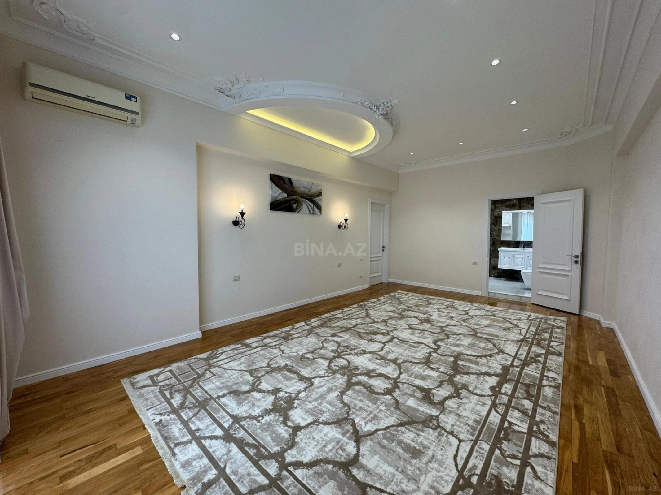 Satılır 4 otaqlı mənzil 223 m²