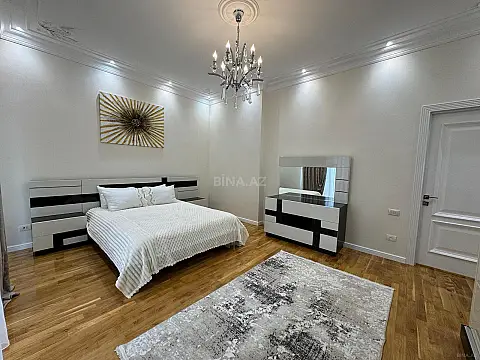 Satılır 4 otaqlı mənzil 223 m²