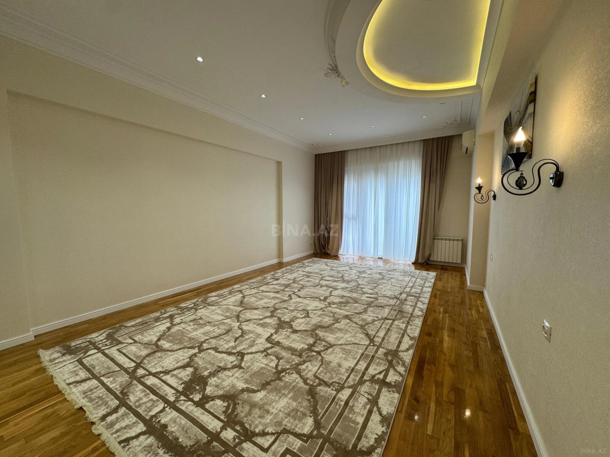 Satılır 4 otaqlı mənzil 223 m²