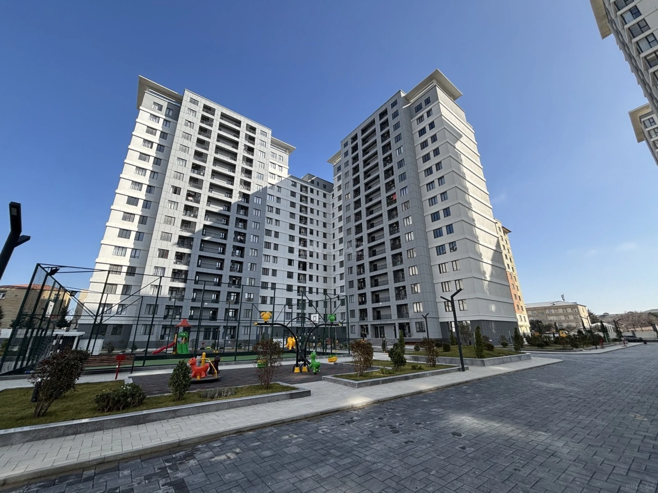 Satılır 3 otaqlı mənzil 106 m²