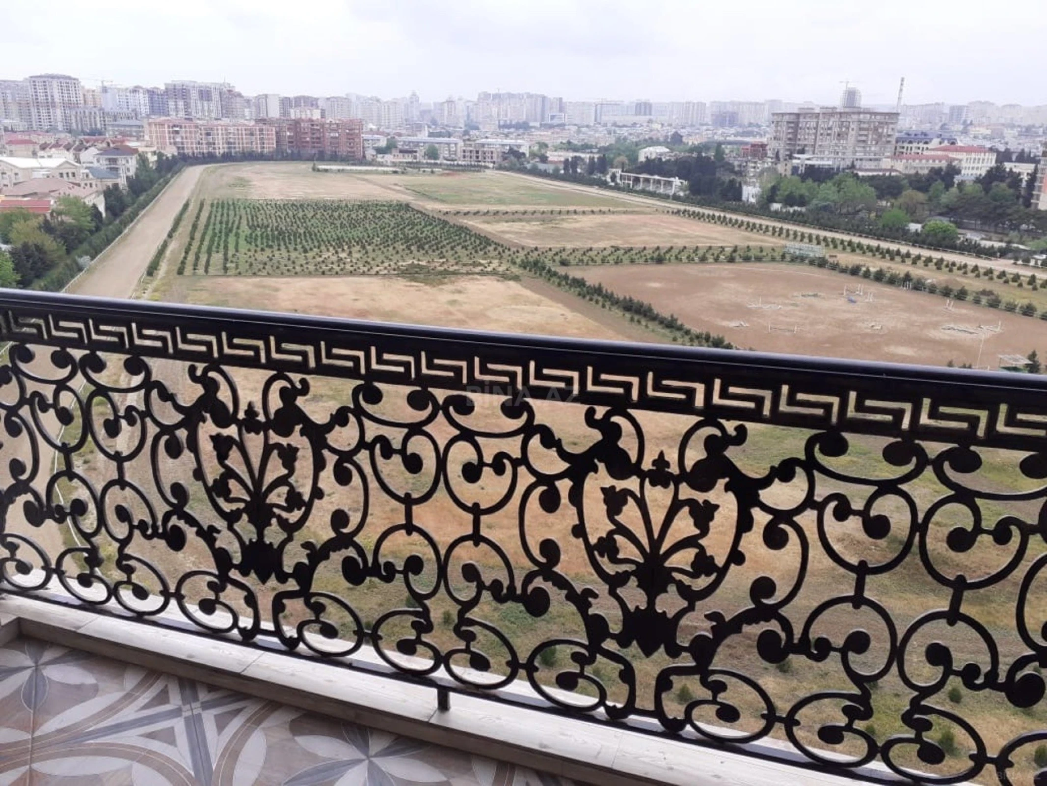 Kirayə verilir 2 otaqlı mənzil 81 m²