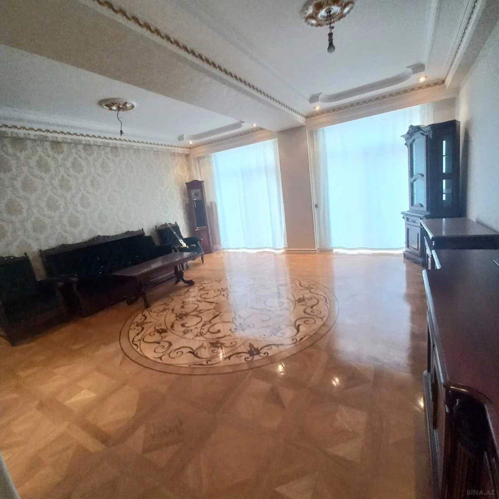 Kirayə verilir 3 otaqlı mənzil 145 m²