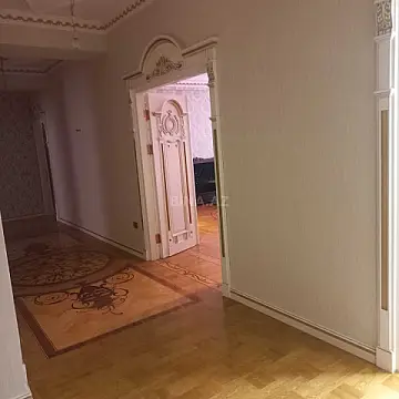 Kirayə verilir 3 otaqlı mənzil 145 m²