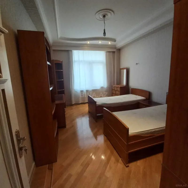 Kirayə verilir 3 otaqlı mənzil 145 m²