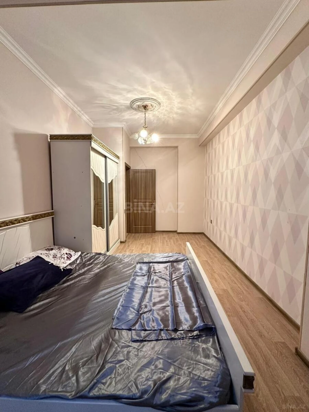 Satılır 2 otaqlı mənzil 68 m²