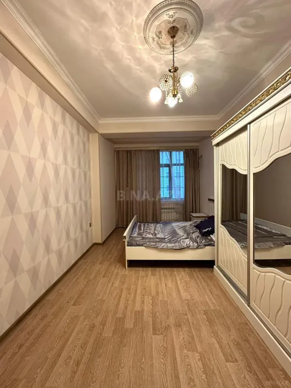 Satılır 2 otaqlı mənzil 68 m²