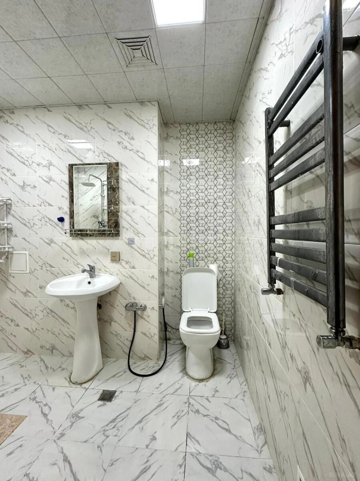 Satılır 2 otaqlı mənzil 68 m²