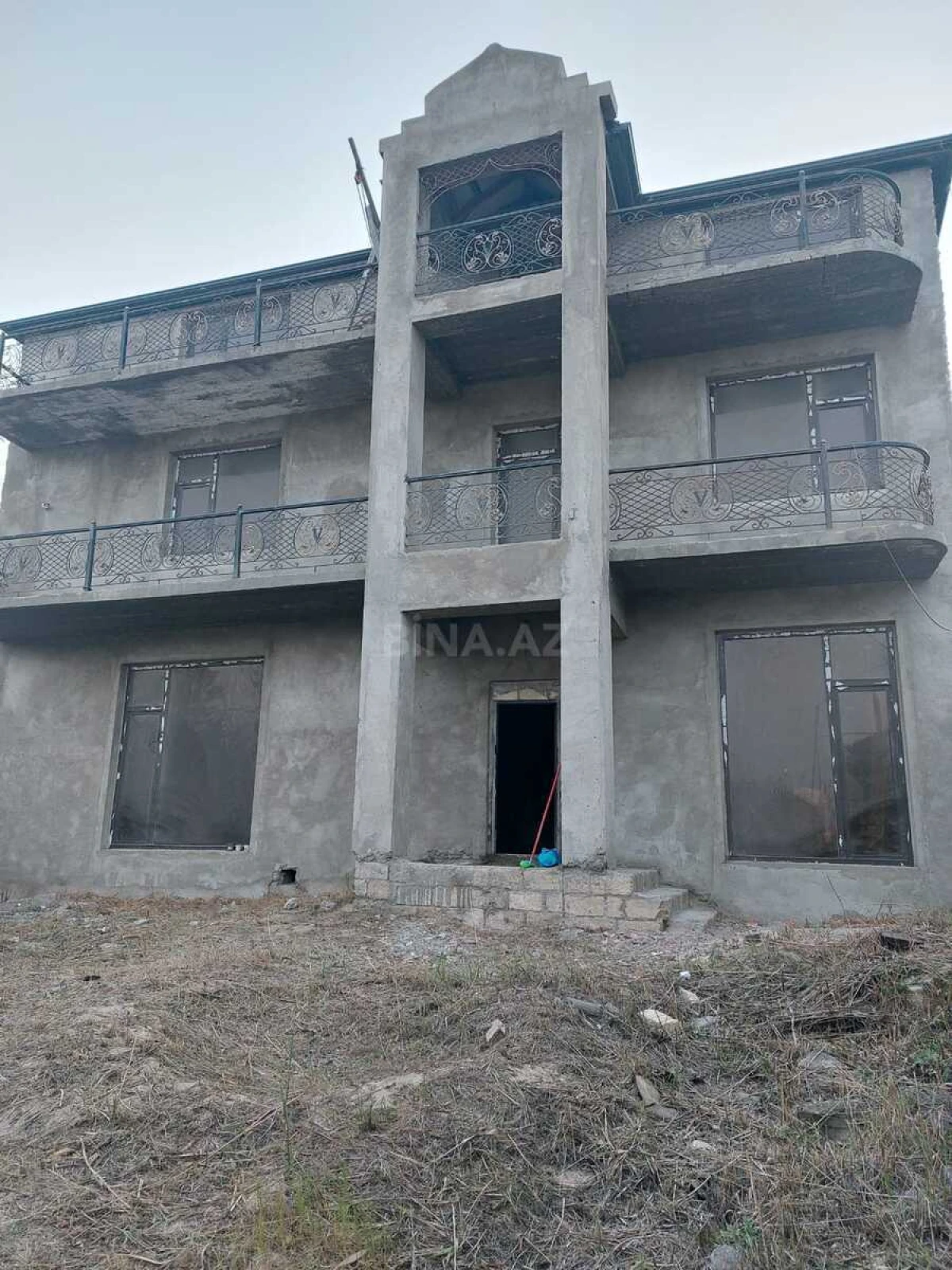 Satılır 6 otaqlı həyət evi 300 m²