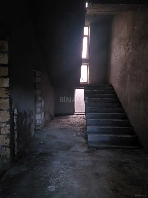 Satılır 6 otaqlı həyət evi 300 m²