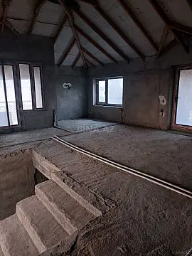 Satılır 6 otaqlı həyət evi 300 m²