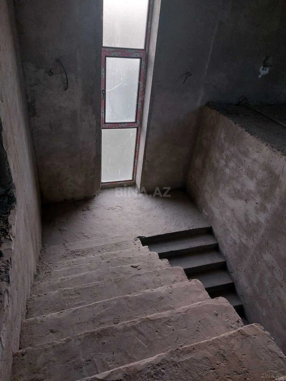 Satılır 6 otaqlı həyət evi 300 m²