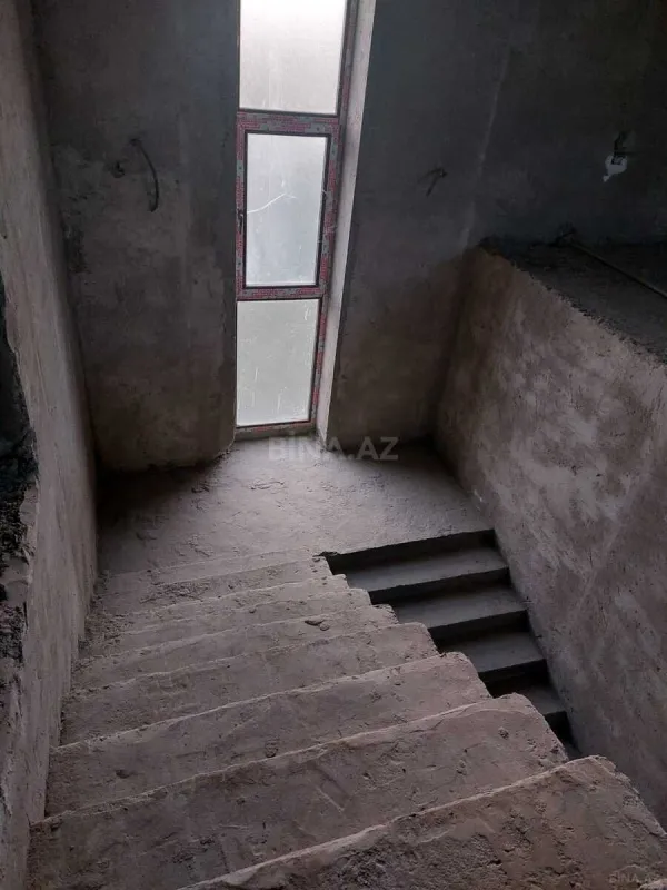 Satılır 6 otaqlı həyət evi 300 m²