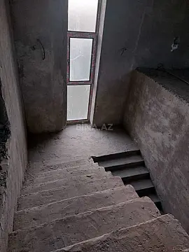 Satılır 6 otaqlı həyət evi 300 m²